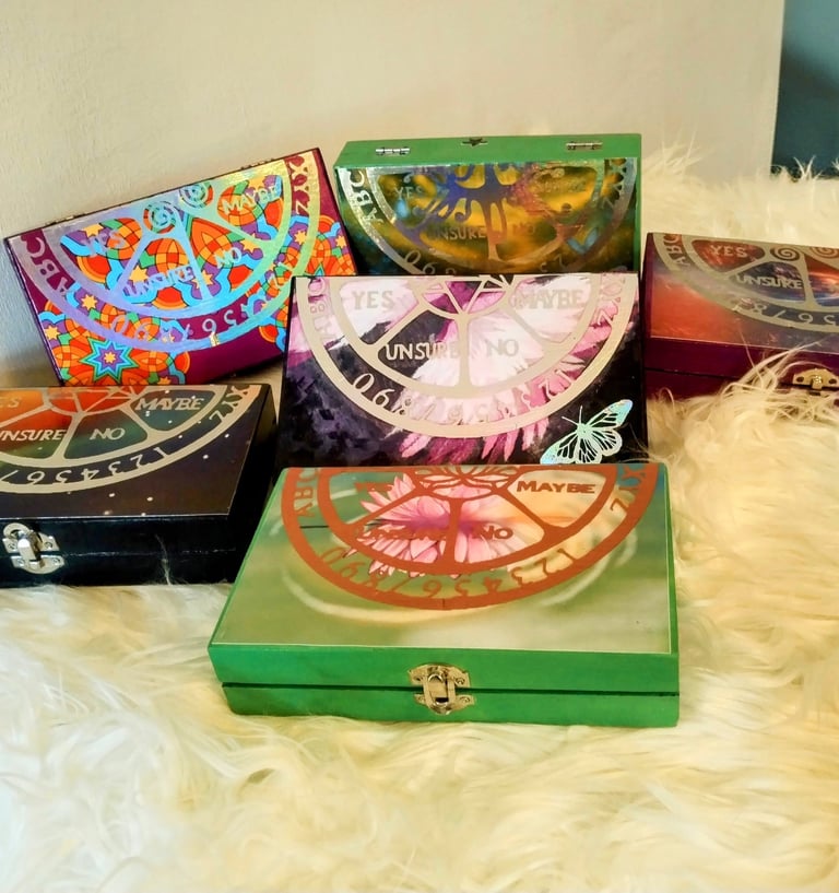 Pendulum board box