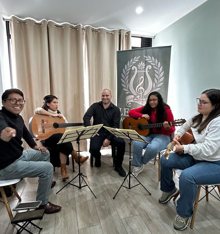Clases grupales de guitarra