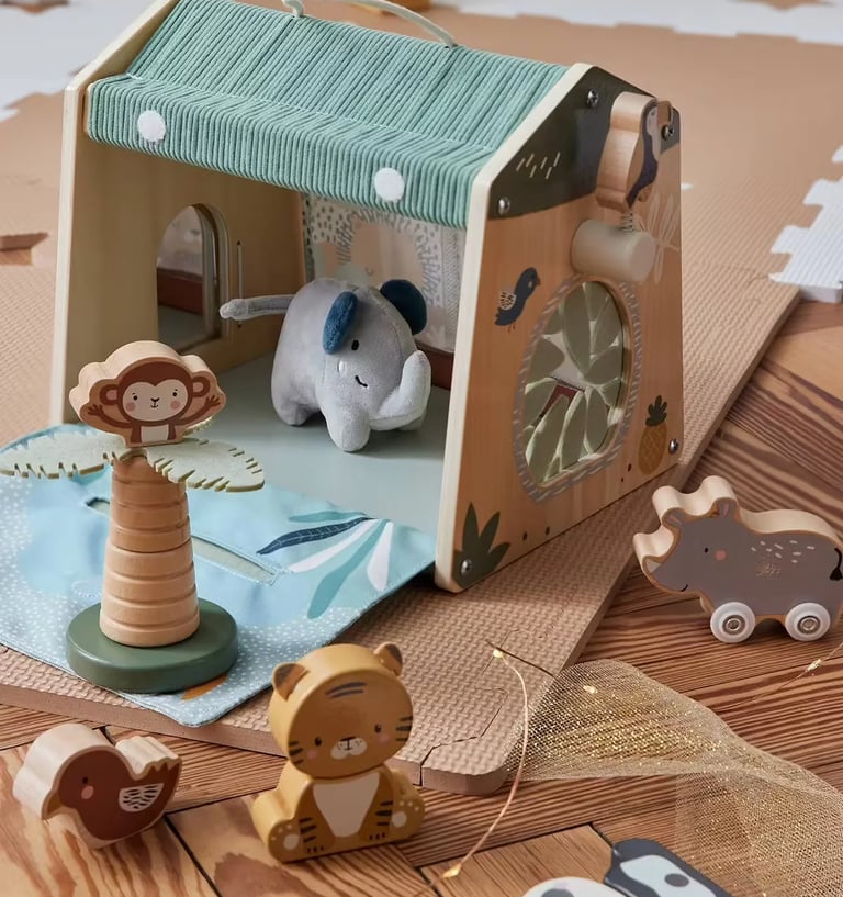 Maison d'activités des animaux Tanzanie en tissu et bois