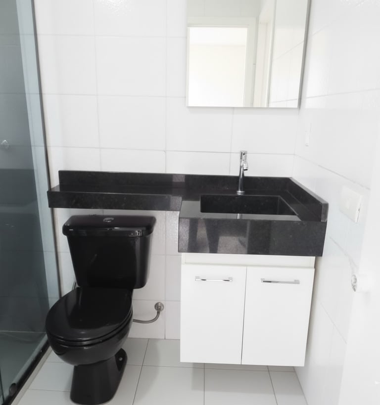 Banheiro Moderno com Cuba Esculpida em Granito Preto e Gabinete Branco