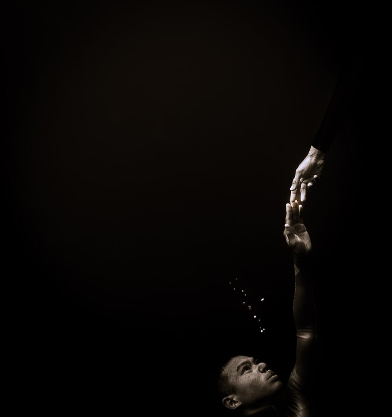 contemporary underwater portrait ocean photography Laura Mommicchi