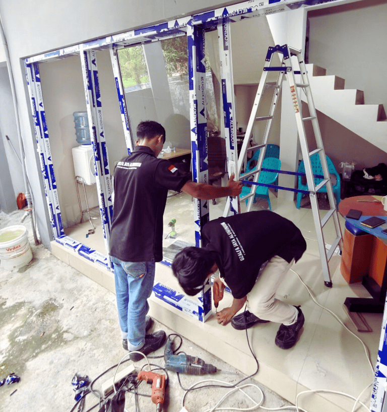<img src="proyek-dzalfa-jaya.jpg" alt="Proyek Pemasangan Pintu dan Jendela Aluminium di Lampung oleh