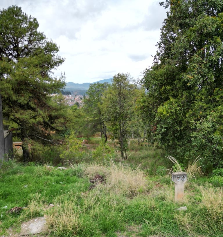 Venta de dos terrenos juntos 10x22.5 metros con servicios en Villas del Sol Pátzcuaro