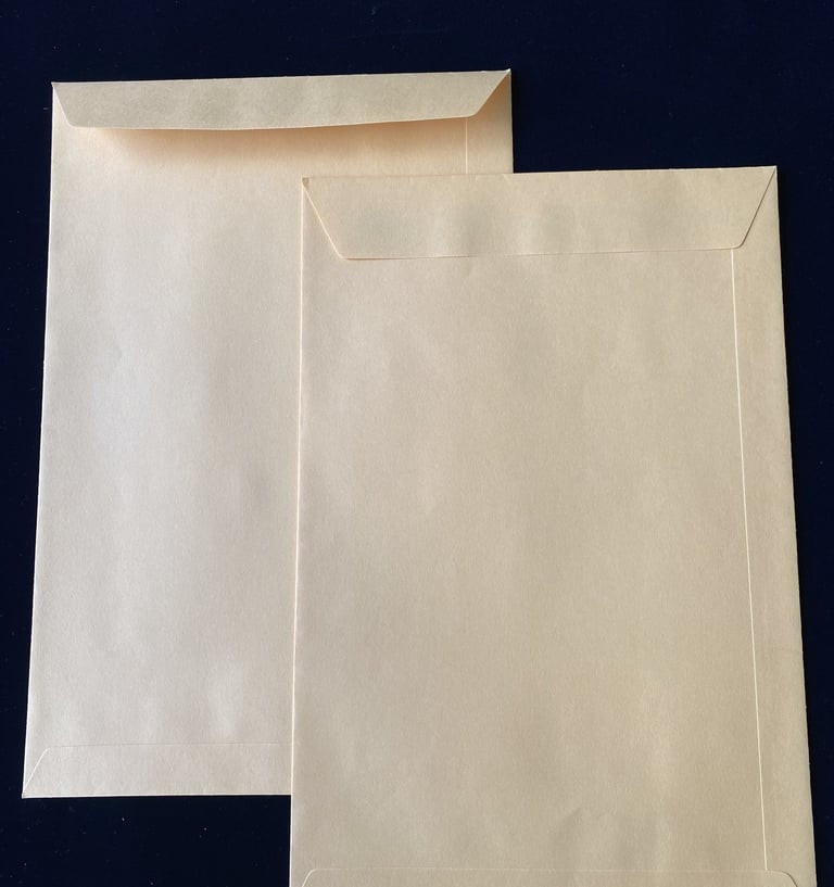 Peel and seal paper envelopes