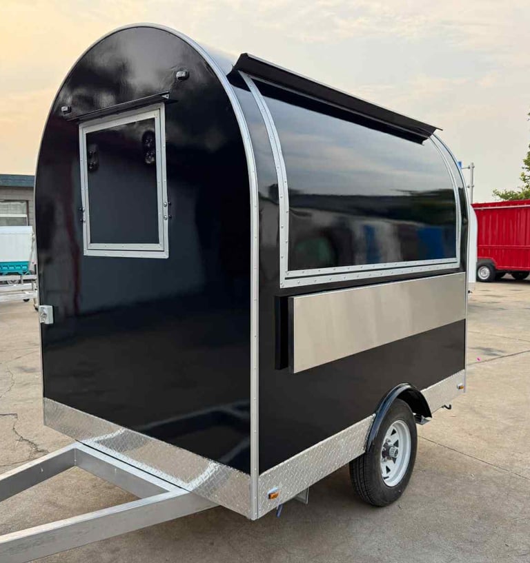 Foodtruck demi-rond TF-DM Nouvelle Génération noir RAL 9005 avec coque en fibre de verre, certifié Vincotte, design moderne e