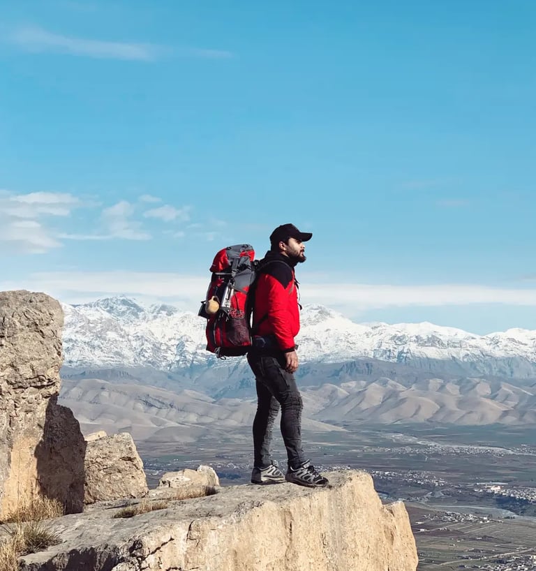 Hiker standing on the balcony viewpoint of Sentiero Bonacossa overlooking the Cadini di Misurina pea