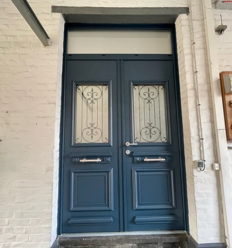 Porte aluminium bleue effet bois