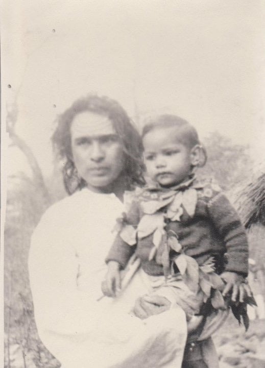 Babaji con un bambino