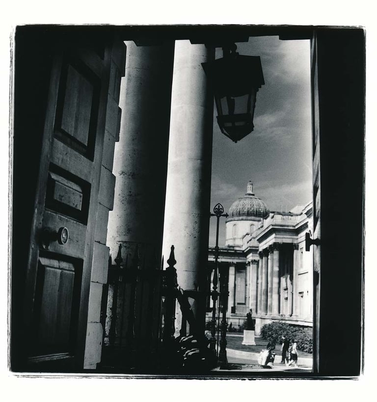 An analogue black and white picture of Trafalgar Square, London. Author: Slawek Dejneka