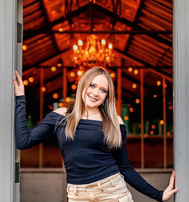 Lititz PA Senior pictures at Historic Shady Lane by a Lancaster PA senior picture photographer