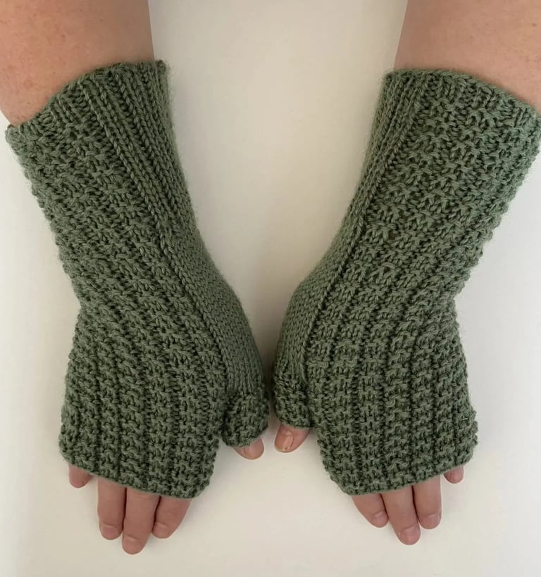 fingerless gloves