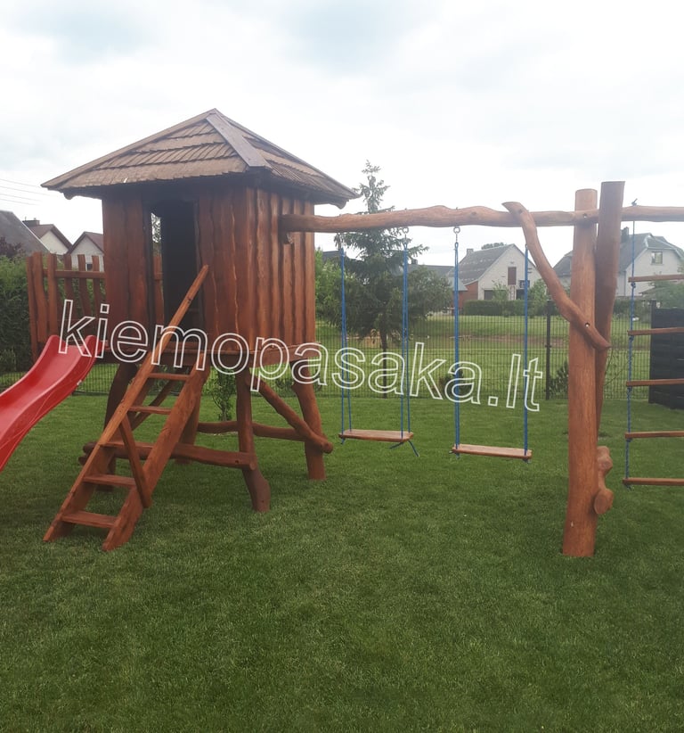 medinė supynė su nameliu 