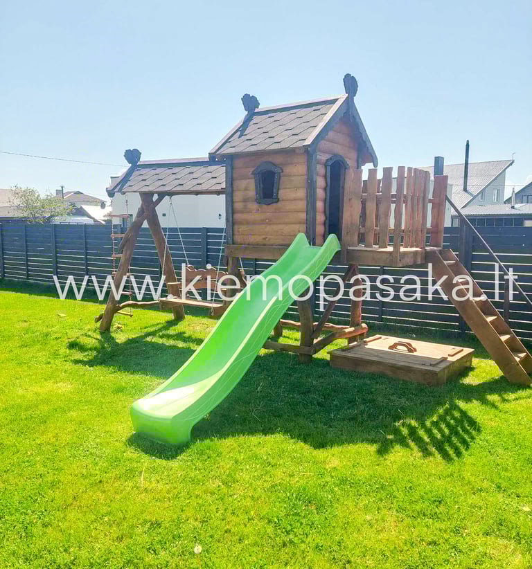 medinė supynė su nameliu