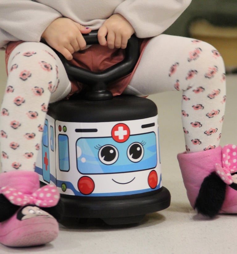 Išskirtinio dizaino paspiriama mašinėlė skatinanti vaidmenų žaidimus