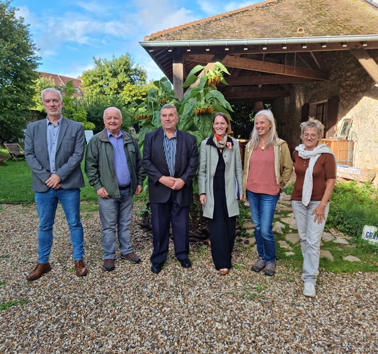 groupe de gens en extérieur