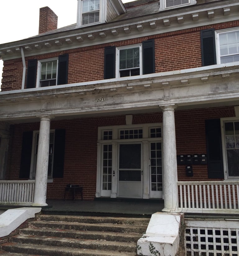 2123 rivermont exterior before 2014 renovation