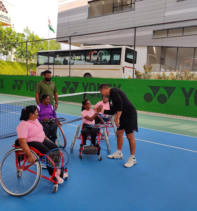 Wheelchair tennis women player working with Cesar Performance Coach