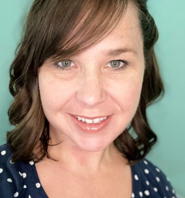 A photograph of Lara DeHaven.