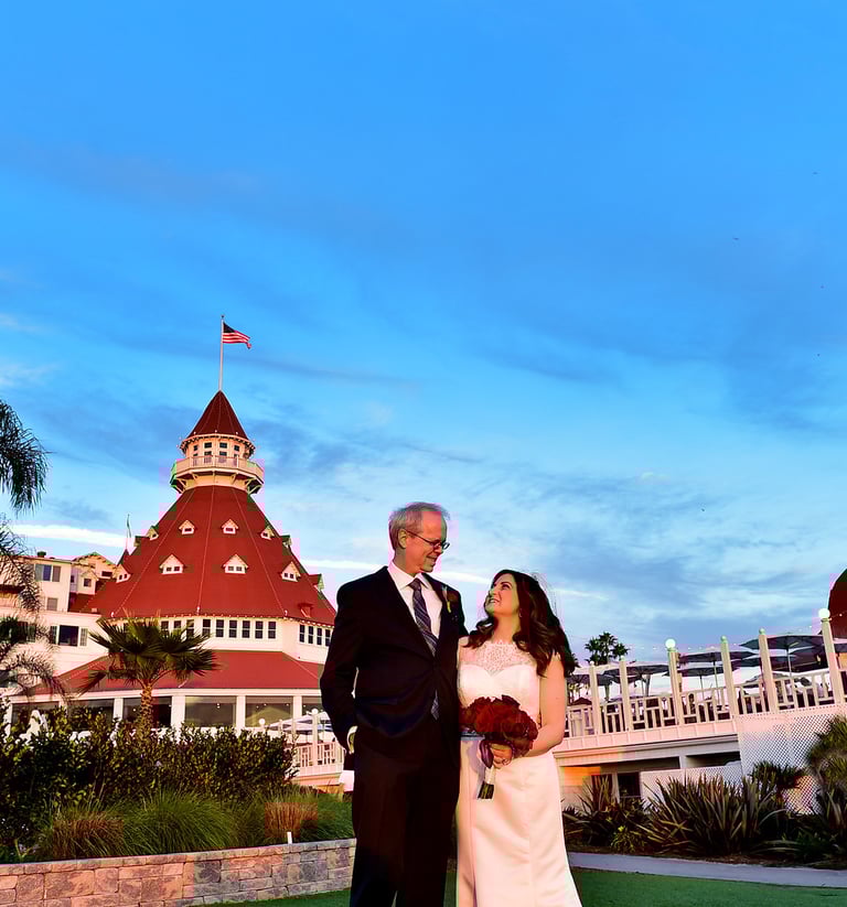 newlywed bride and groom with iconic Hotel Del Coronado in bakground
