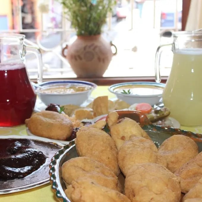 gastronomía tradicional de Naolinco, chiles rellenos.