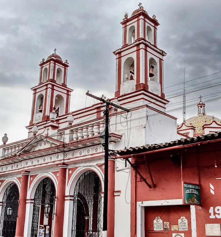 Parroquia en el centro del pueblo magico Coatepec 