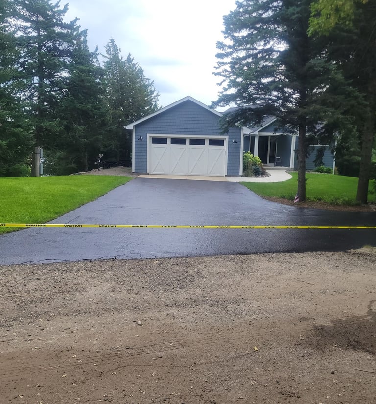driveway-with-sealcoating-by-e-and-h-asphalt.jpg