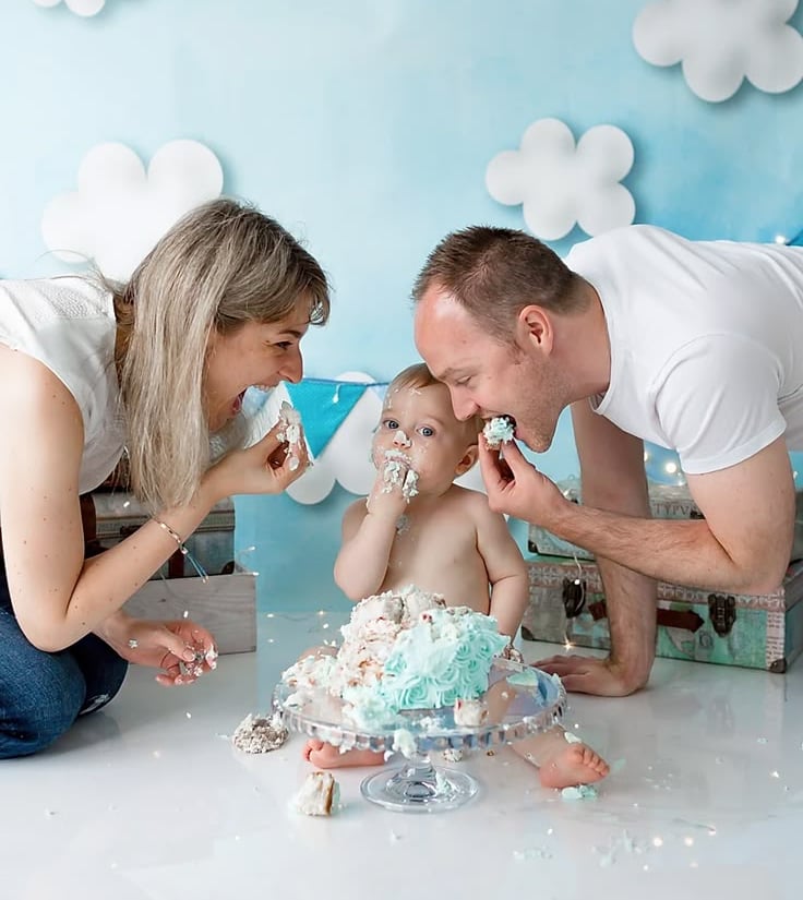 Book Your Cake Smash Photoshoot Now!