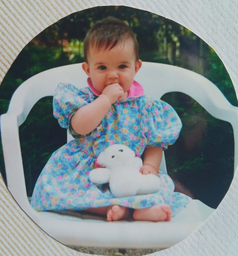 Natacha Rossignol et sa peluche bébé