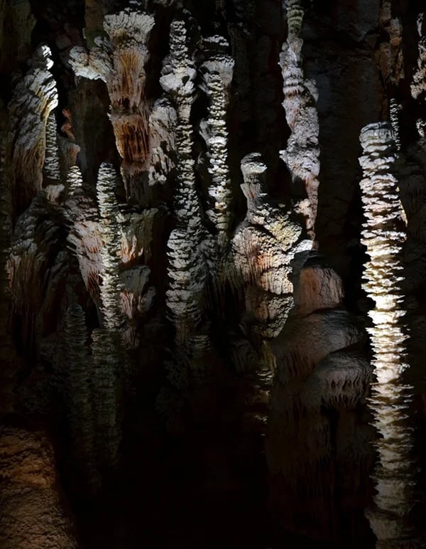 stalagmite dans la grotte des Cévennes près de Montpellier