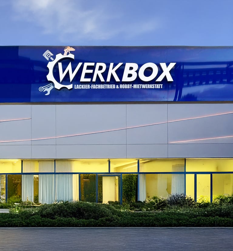 Beleuchtete 3D-Profilbuchstaben mit LED für professionelle Außenwerbung auf Aluverbund lackiert