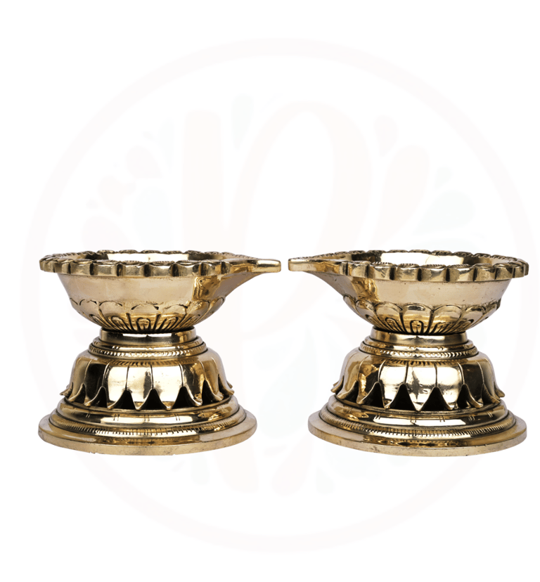 #BrassDeepak #DiyaDecoration #BrassDiya #TraditionalLighting #BrassLamp #DiwaliDecor #HomeDecor #Ind
