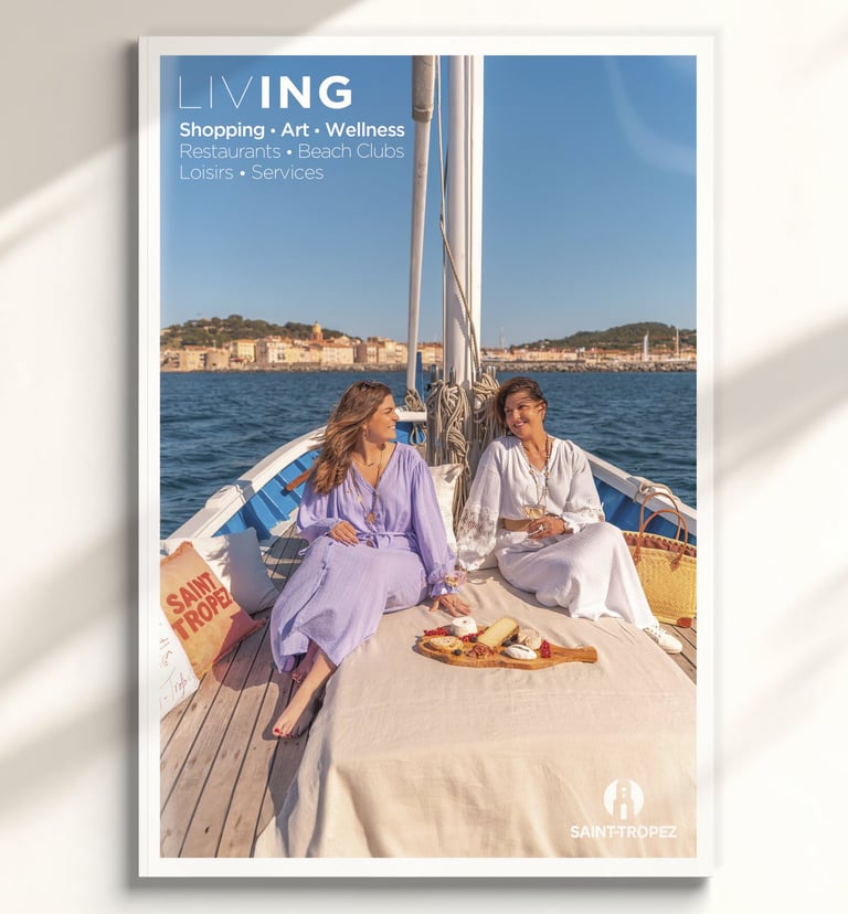 Couverture d'une brochure de luxe pour l'office de tourisme de Saint-Tropez