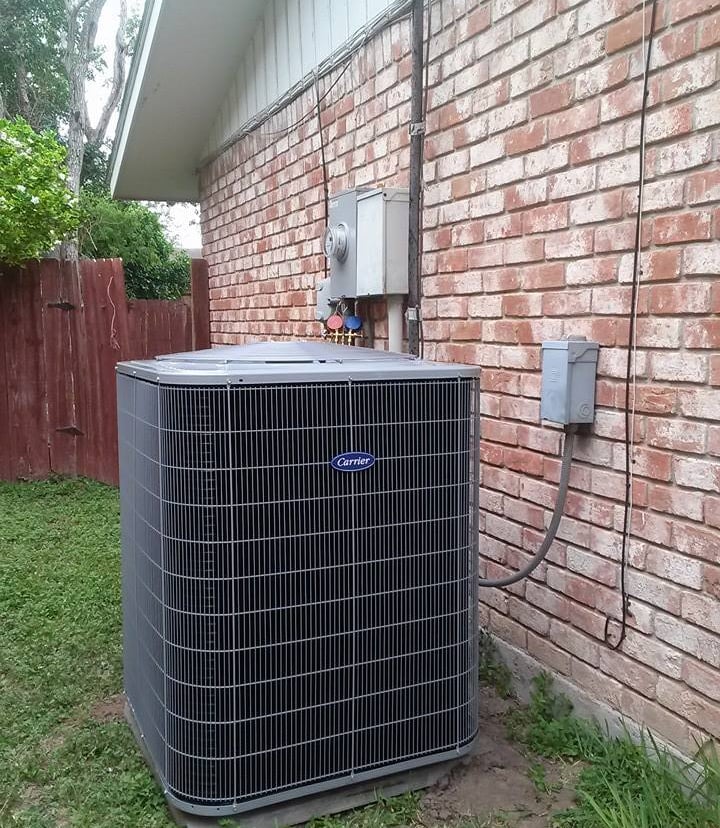 a large air conditioner sitting on the side of a brick building