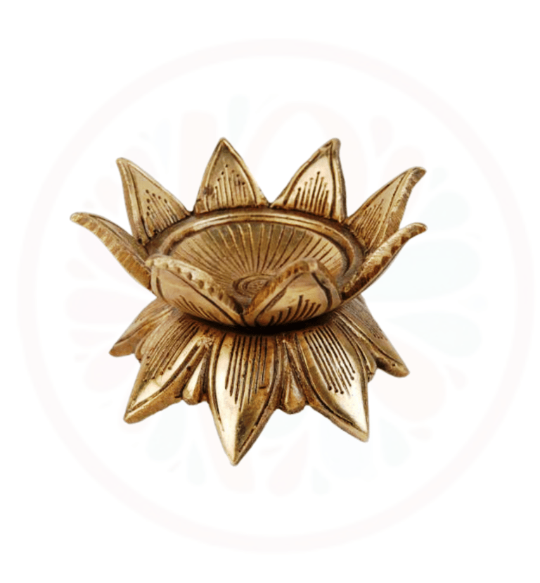 #BrassDeepak #DiyaDecoration #BrassDiya #TraditionalLighting #BrassLamp #DiwaliDecor #HomeDecor #Ind