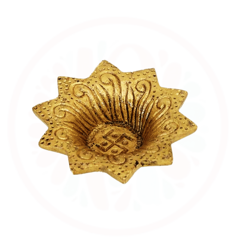 #BrassDeepak #DiyaDecoration #BrassDiya #TraditionalLighting #BrassLamp #DiwaliDecor #HomeDecor #Ind