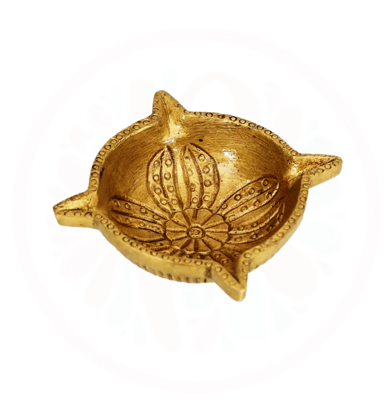 #BrassDeepak #DiyaDecoration #BrassDiya #TraditionalLighting #BrassLamp #DiwaliDecor #HomeDecor #Ind