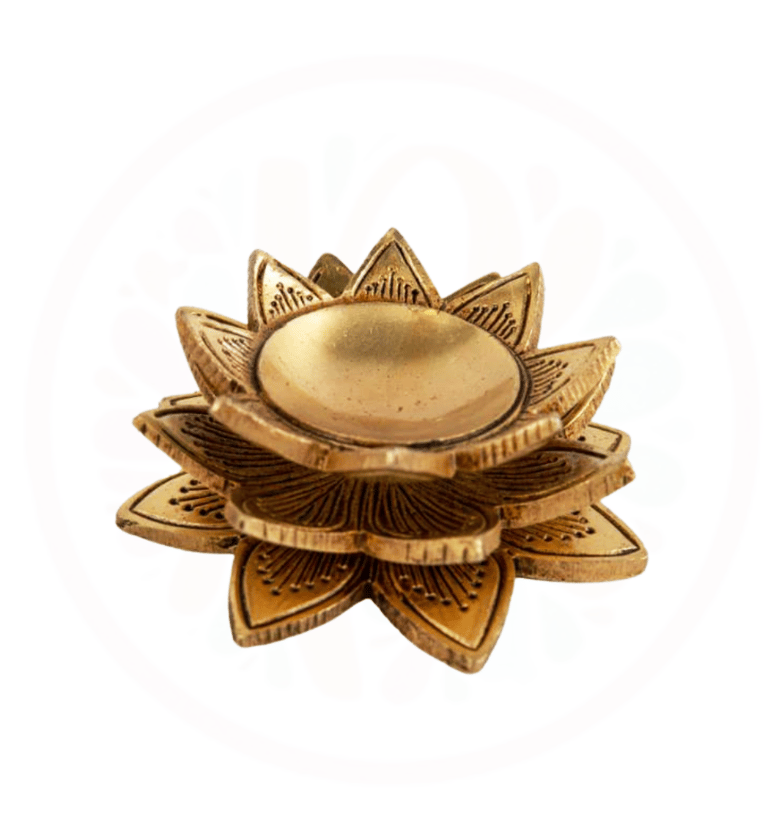 #BrassDeepak #DiyaDecoration #BrassDiya #TraditionalLighting #BrassLamp #DiwaliDecor #HomeDecor #Ind