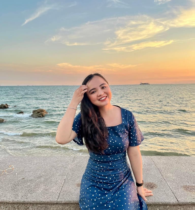 photo fille dos a la mer