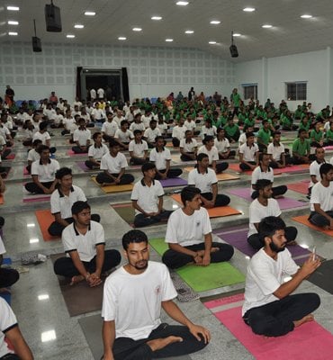 Clases en Universidad S-VYASA India