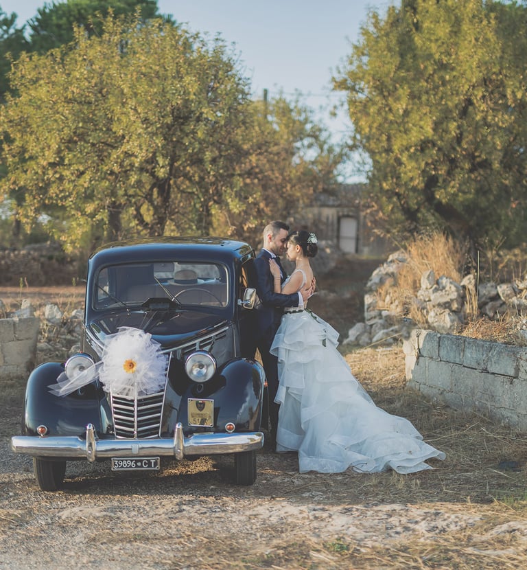sposi con auto d'epoca a Ragusa