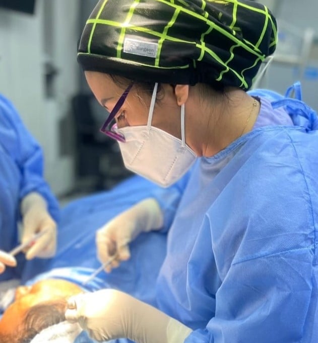 Dra. Lilyan-Marissel - Cirugía-Plástica-y-Estética-sala-operaciones-lifting-facial-rejuvenecimiento