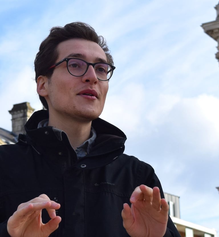 visit poitiers with 1122