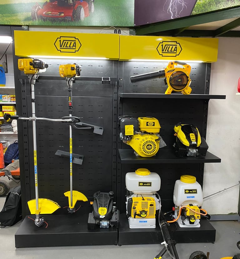 Exhibidor en metal para VILLA. Herramientas. POP de fácil implementación y ágil logística.