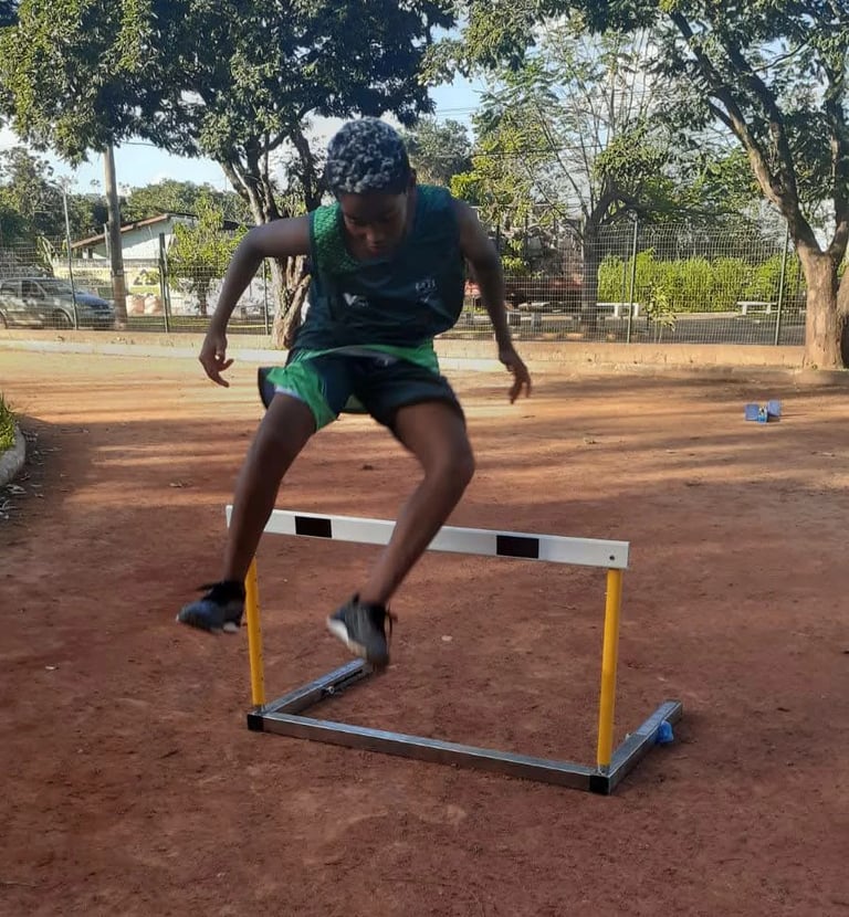 Corrida com Barreira Obstáculos Pista de Atletismo da Abecaa em abaeté