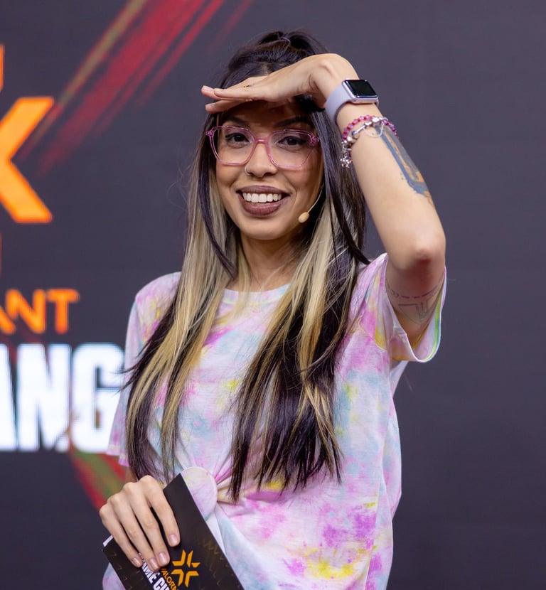 Foto: Semile “Belle” Rigobelle no estúdio do Valorant Game Changers.