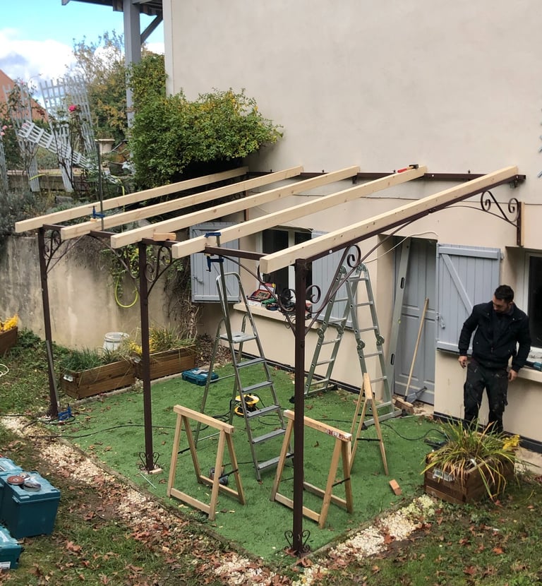 Construction d'un appentis en bois sur mesure