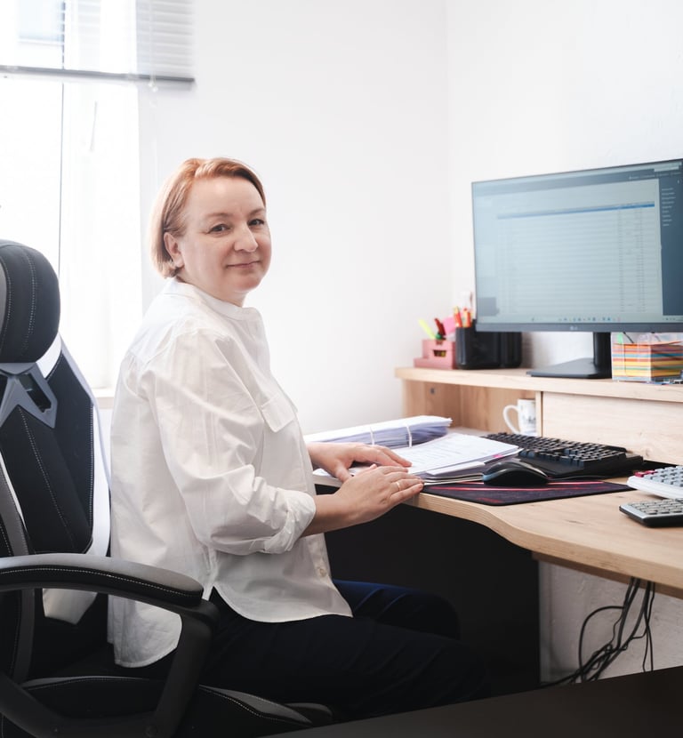 DSM Office Passau – Mitarbeiter bei der Arbeit an Lohn- und Gehaltsabrechnungen