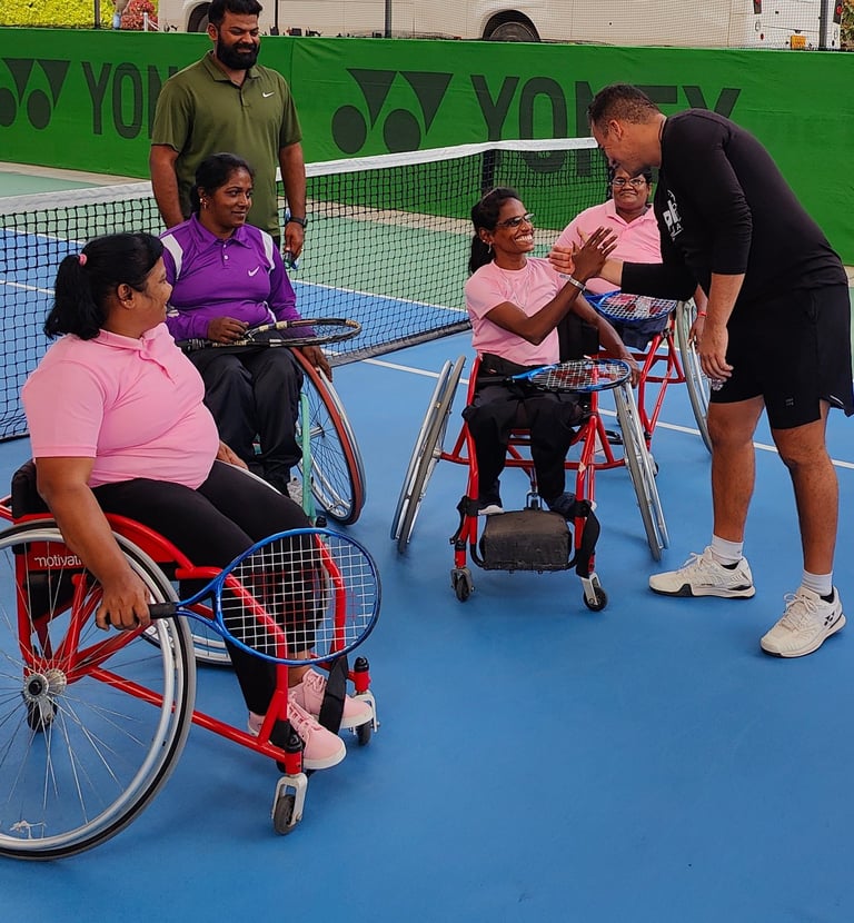 Wheelchair tennis women player working with Cesar Performance Coach