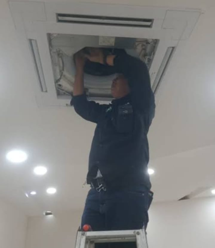 layanan servis AC dan berbagai peralatan pendingin di Mataram