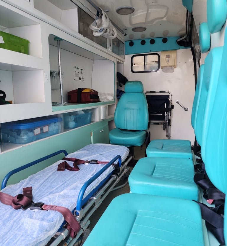 ambulância preparada para atender paciente